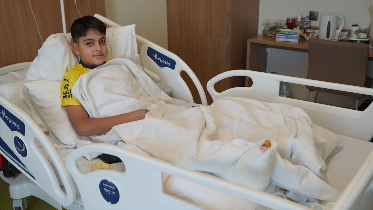 Kemik Kanseri Teşhisi Konulan Çocuk, Diğer Bacağından Alınan Kemiğin Nakliyle Sağlığına Kavuştu