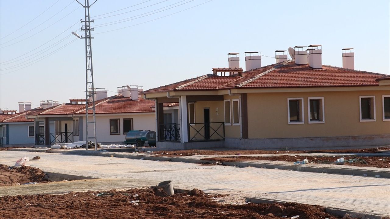 Kilis'te Depremzedelere Yeni Yuvalar Teslim Edildi