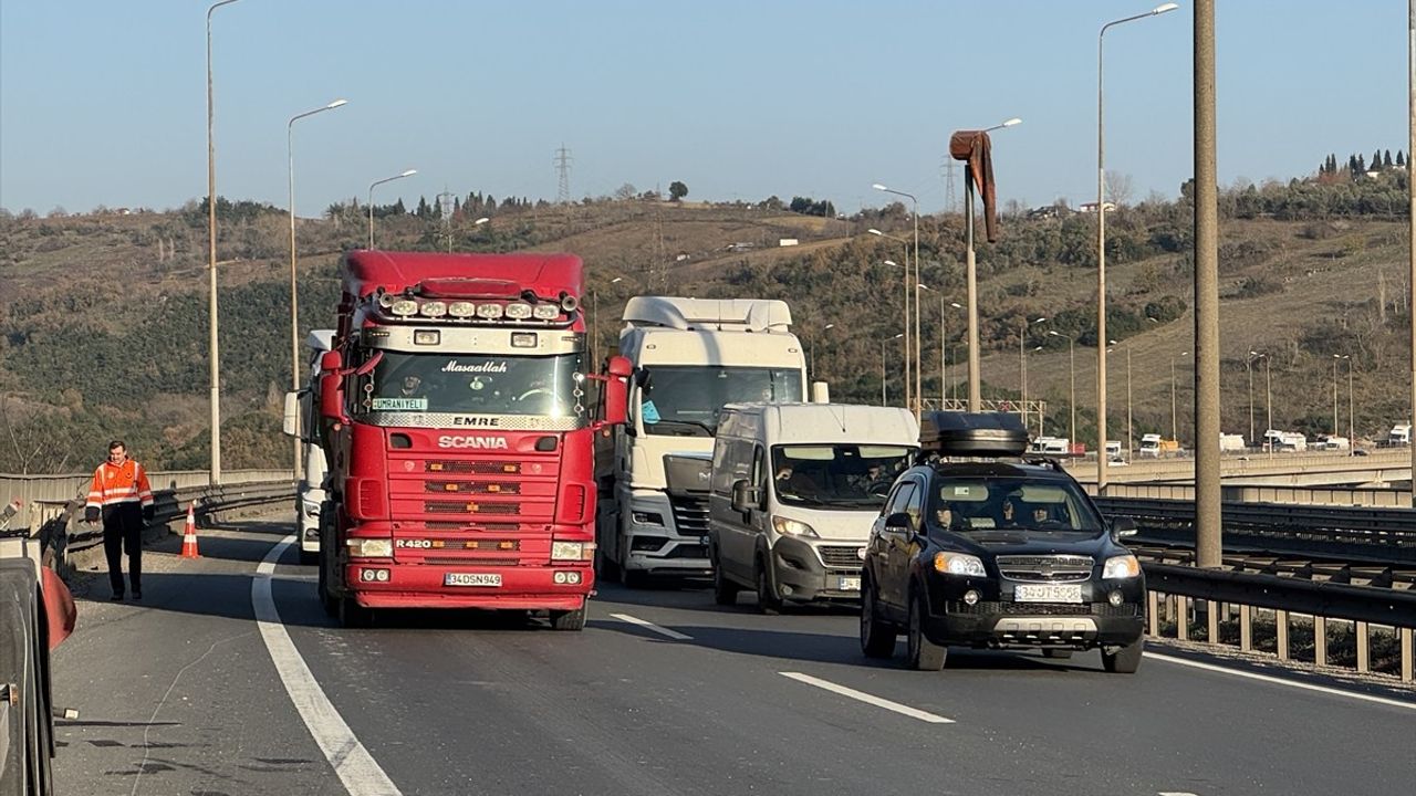 Kocaeli'de Tanker ve Cip Çarpıştı, Ulaşım Aksadı