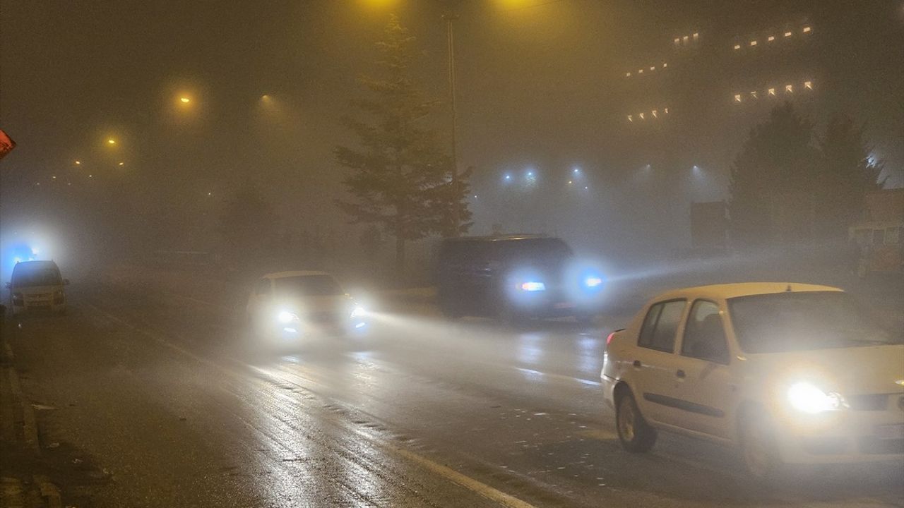 Konya-Ankara Kara Yolunda Yoğun Sis Ulaşımı Olumsuz Etkiliyor