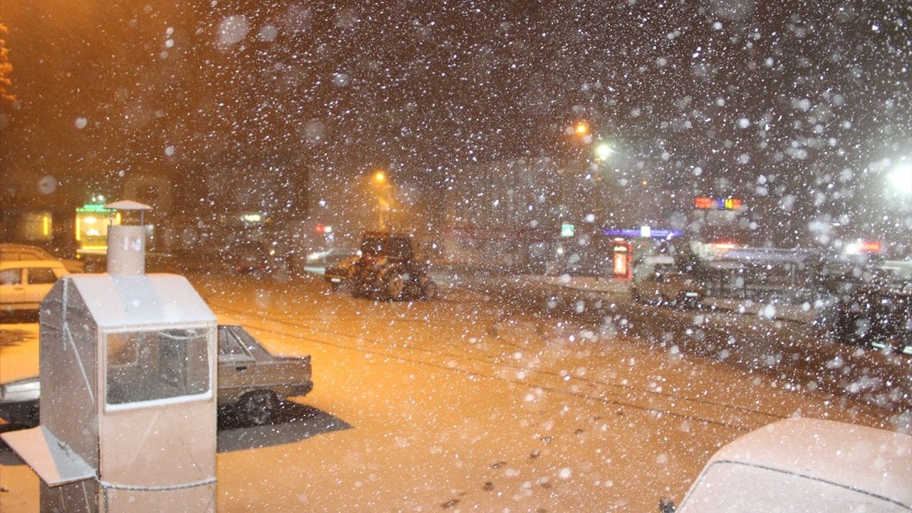 Konya ve İlçelerinde Kar Etkili Oldu: Önlemler Artırıldı