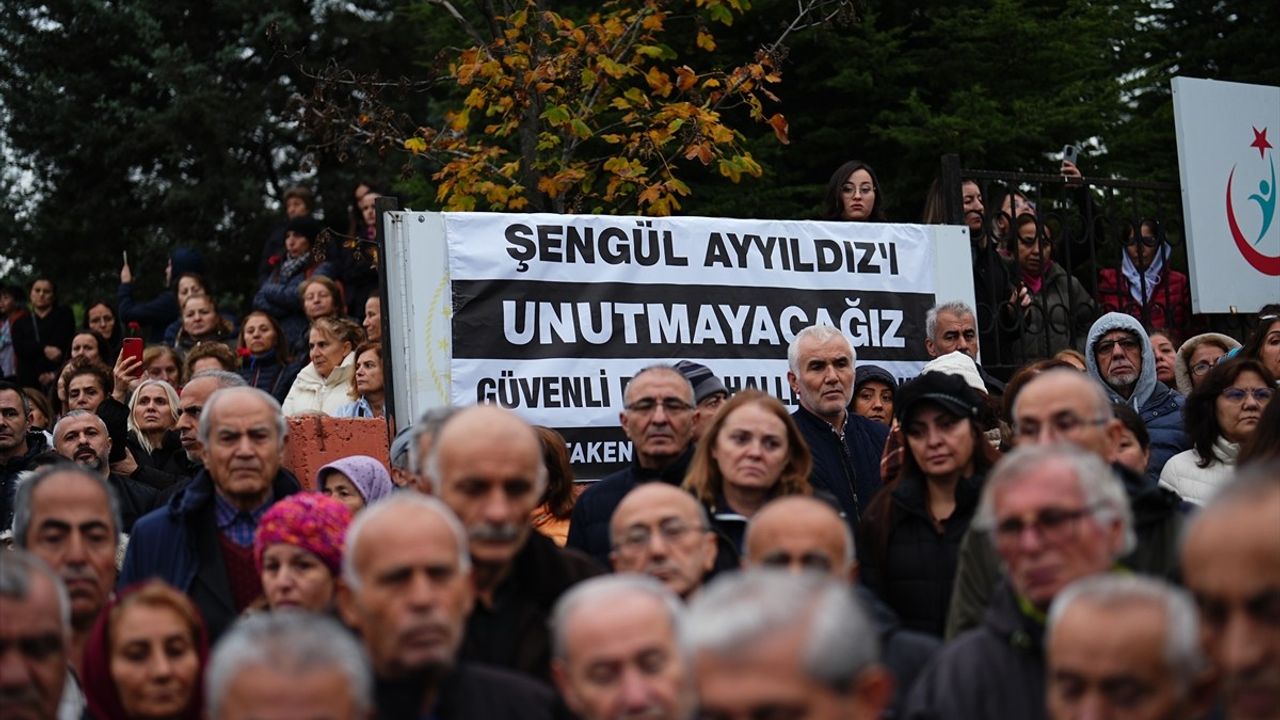 Küçükçekmece'de Hemşire Şengül Ayyıldız Anıldı