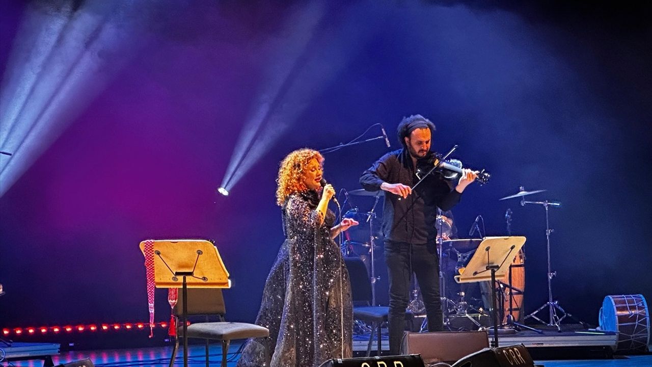 Lena Chamamyan İstanbul'da Unutulmaz Bir Konser Verdi