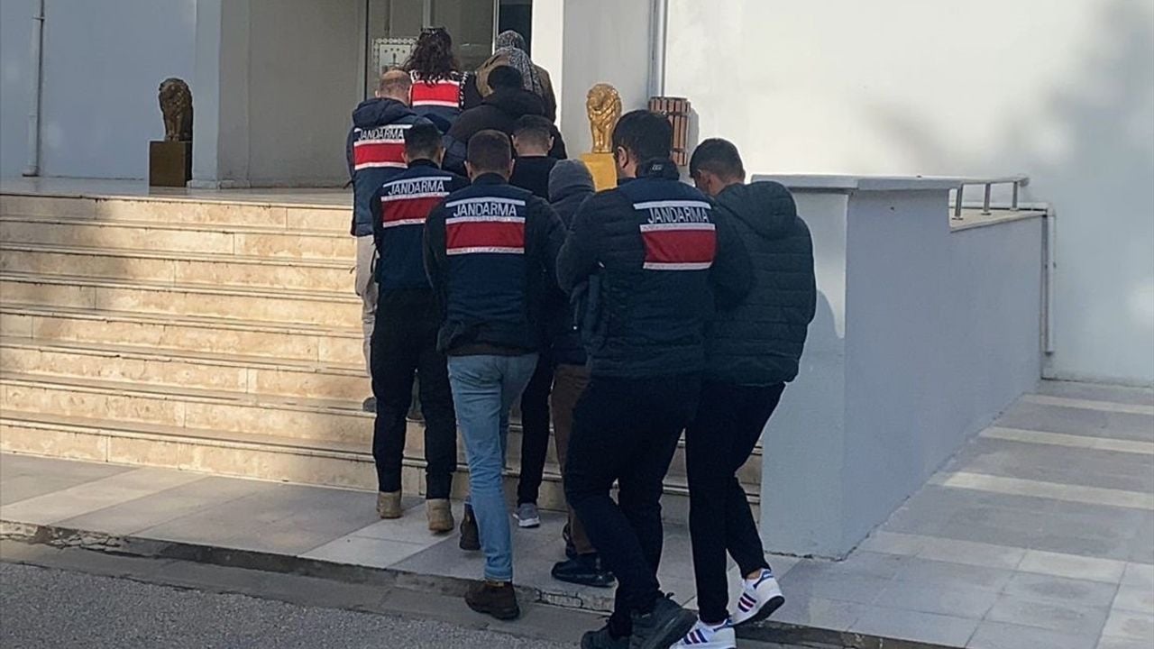 Manisa'da PKK/KCK Operasyonunda 6 Zanlı Yakalandı