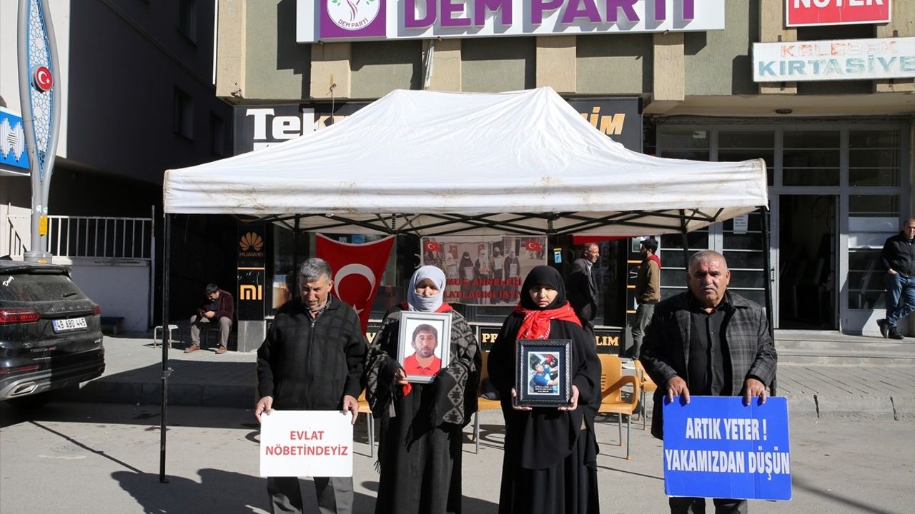 Muş'ta Aileler PKK'dan Çocuklarını Kurtarmak İçin Eylemde