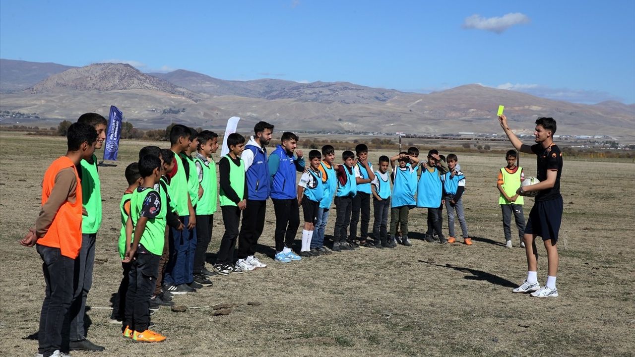 Muş'ta 'Gazozuna Maç' Projesi ile Çocuklar Spora Kazandırılıyor