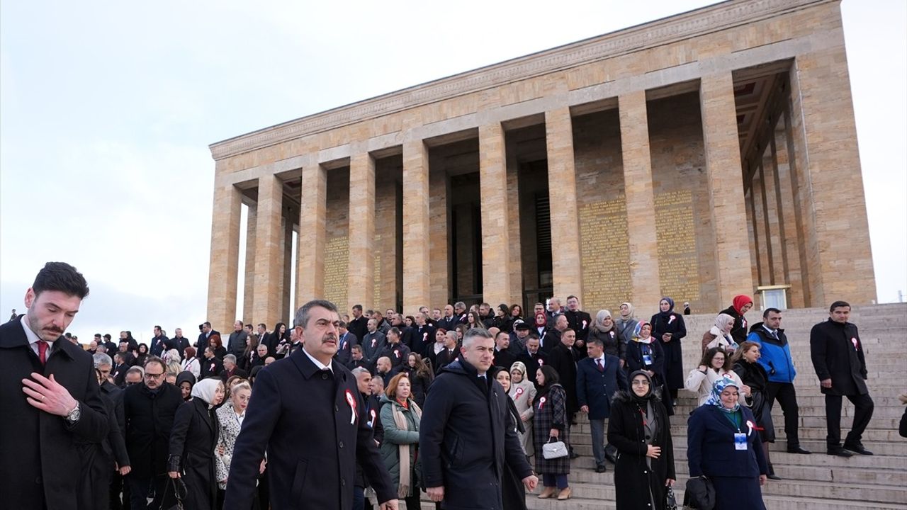 Öğretmenler Günü'nde Anıtkabir Ziyareti