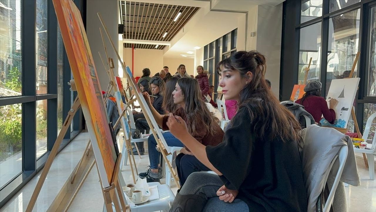 Öğretmenler 'Tuval İstanbul' Etkinliğinde Buluştu