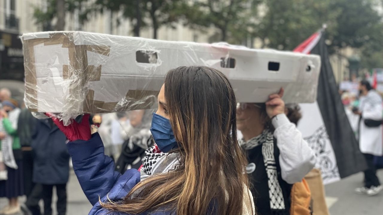 Paris'te Gazze'ye Destek Gösterisi: Protestolar ve Çağrılar