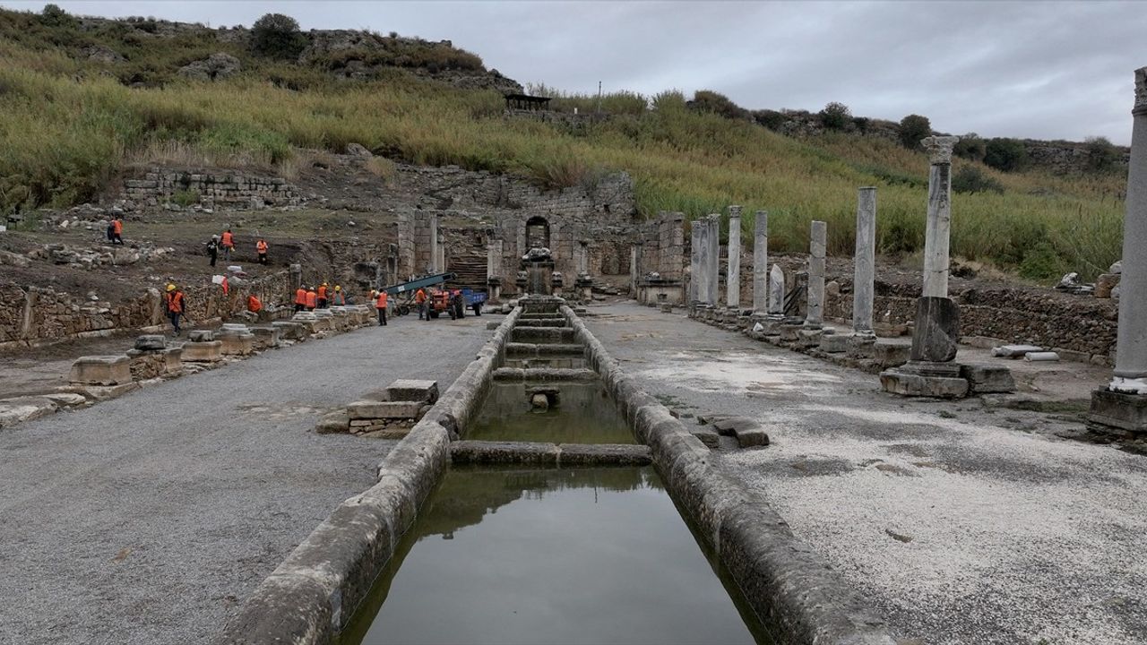 Perge Antik Kestos Çeşmesi 1800 Yıl Aradan Sonra Su Akıtmaya Başladı