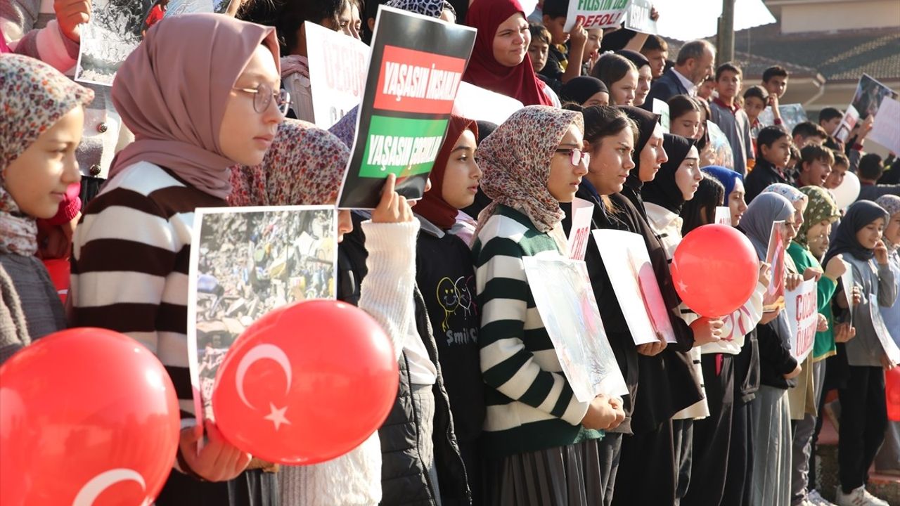 Sakarya Öğrencileri Dünya Çocuk Hakları Günü'nde Filistinli Çocukları Unutmadı