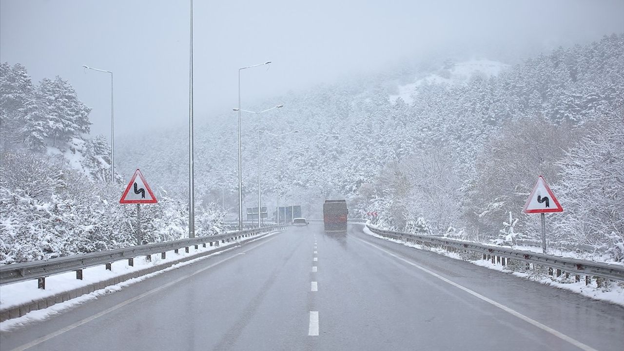 Samsun-Ankara Kara Yolunda Kar Etkili Oluyor