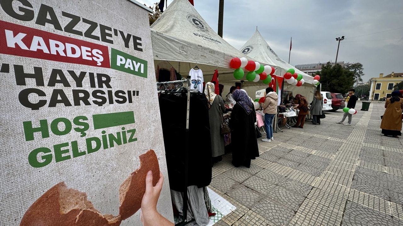 Samsun'da Gazze'ye Yardım İçin 'Hayır Çarşısı' Açıldı