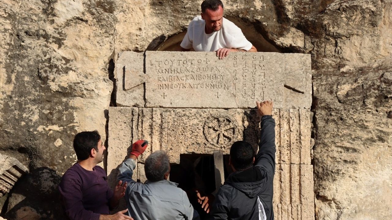 Şanlıurfa Kızılkoyun Nekropolü'nde Kazı ve Restorasyon Çalışmaları Sürüyor