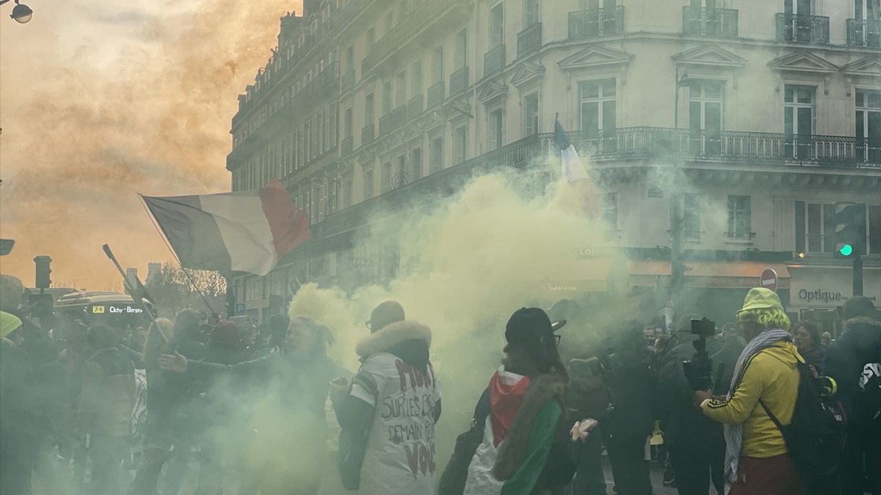 Sarı Yelekliler 6. Yılında Paris'te Sokaklarda