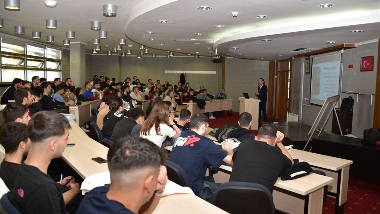 Semra Aksu, İlk Kadın Atletizm Federasyonu Başkanı Olarak Öğrencilerle Buluştı