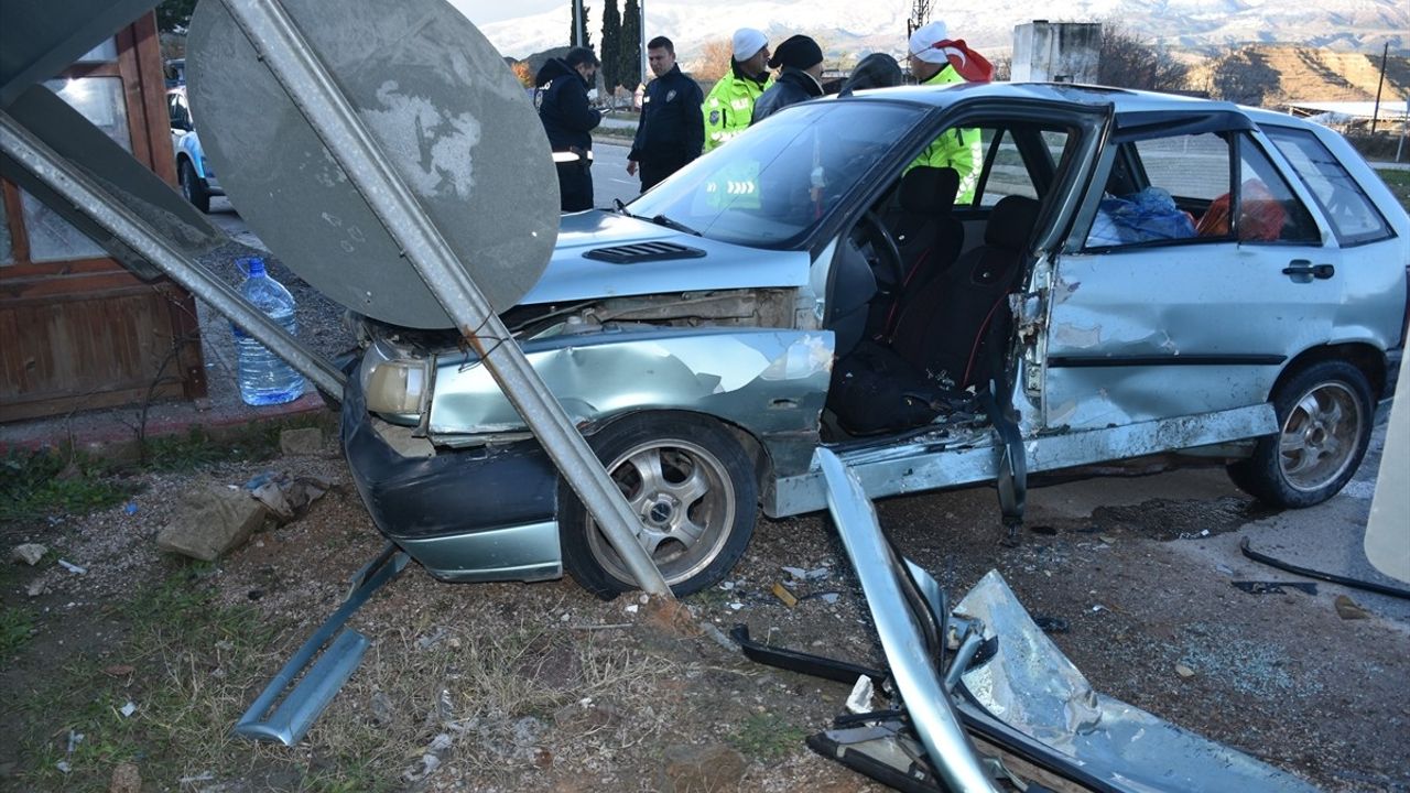 Sinop'ta İki Araç Çarpıştı: 5 Yaralı