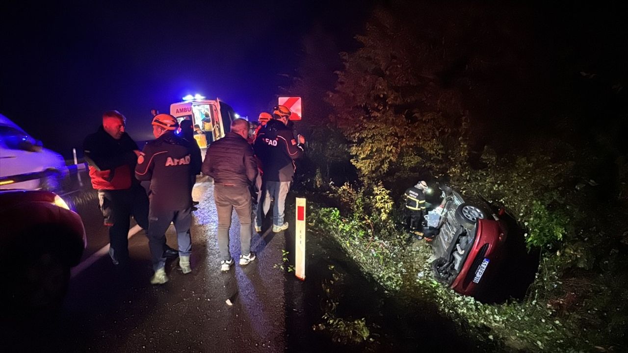 Zonguldak'ta Otomobil Su Kanalına Devrildi: 4 Yaralı