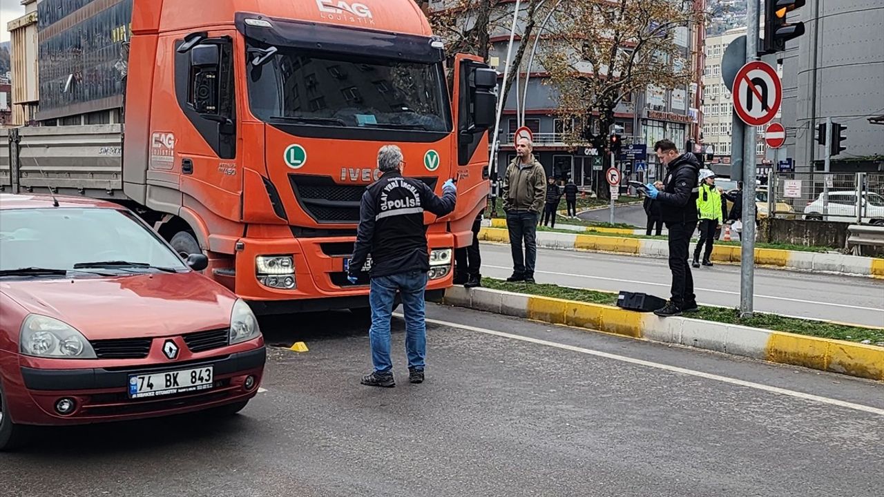 Zonguldak'ta Tırın Çarptığı Yaya Hayatını Kaybetti