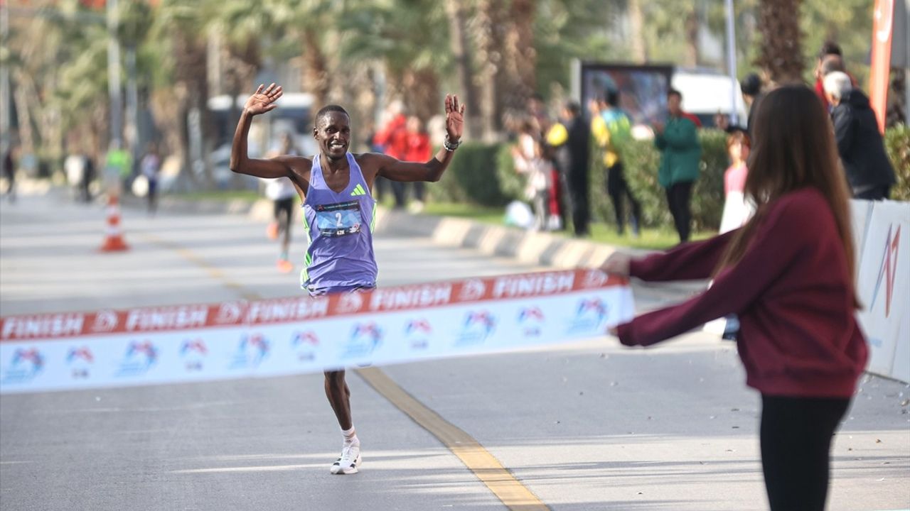 6. Uluslararası Mersin Maratonu'nda Rekor Yağmuru