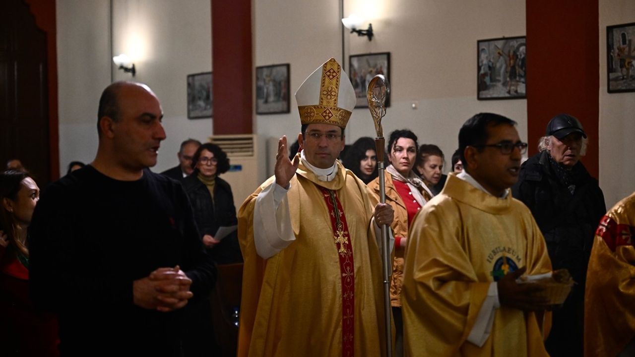 Adana'da Bebekli Kilisesi'nde Görkemli Noel Ayini