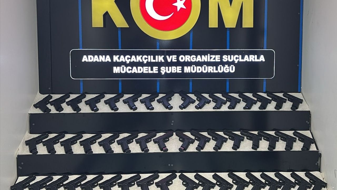 Adana'da Otomobilde 50 Ruhsatsız Tabanca Ele Geçirildi