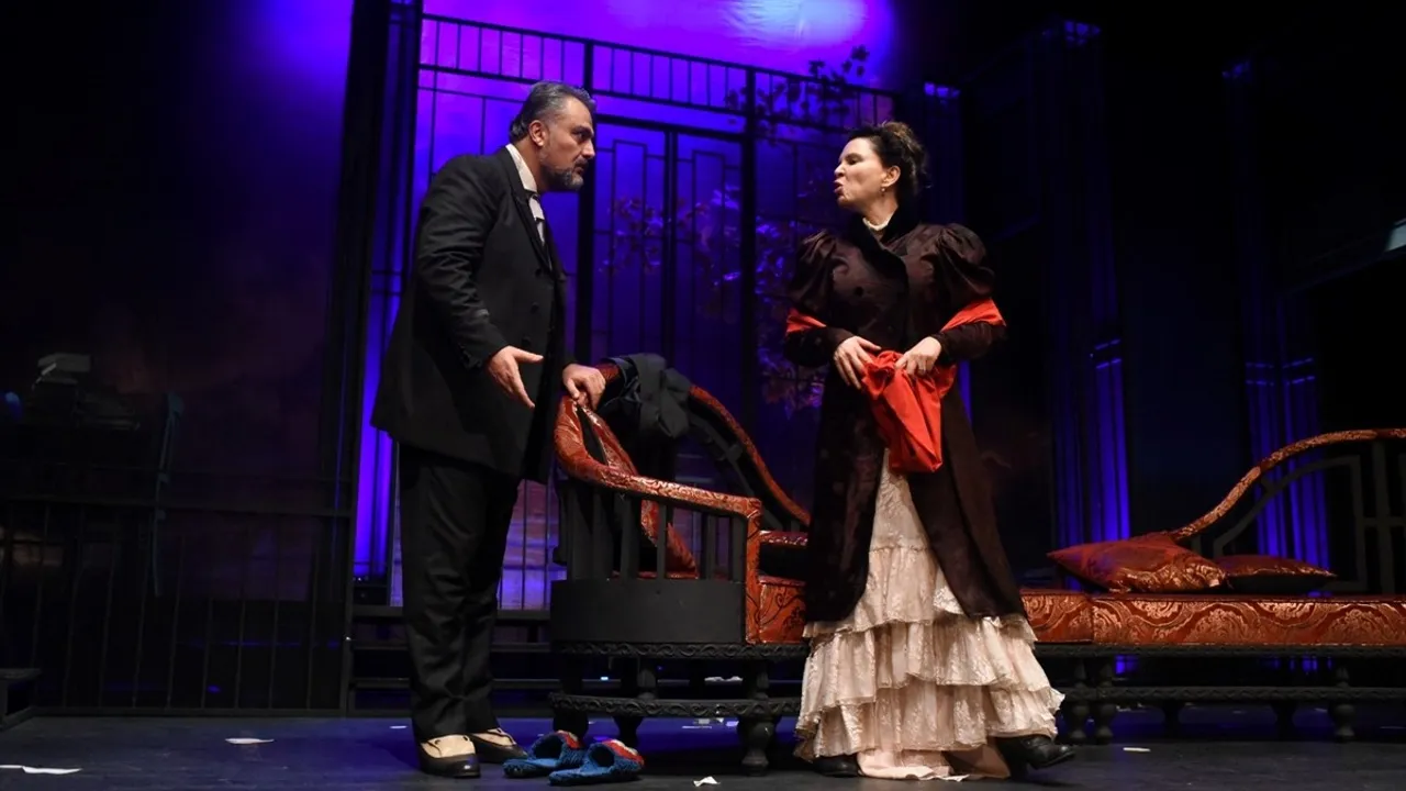 Adana Şehir Tiyatroları 'Hedda Gabler' ile İstanbul'da Sahnede