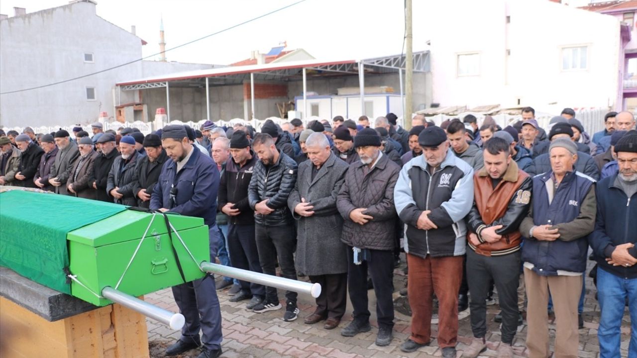 Afyonkarahisar'da Kamyonetin Çarptığı Yaya Hayatını Kaybetti