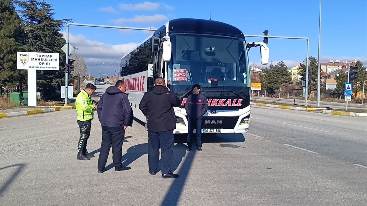 Afyonkarahisar'da Yolcu Otobüsü Yaya Çarptı: 63 Yaşındaki Adam Ağır Yaralı