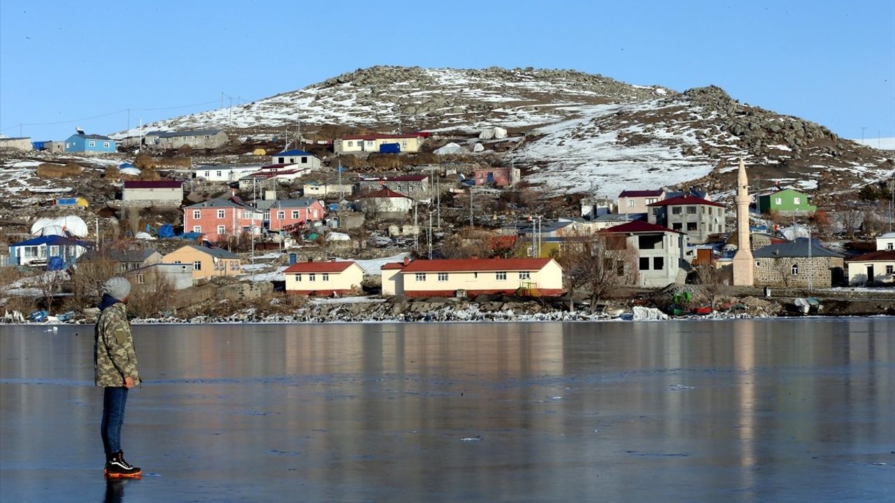 Ağrı, Kars ve Ardahan'da Soğuk Hava Etkisi: Sulak Alanlar Buz Tuttu