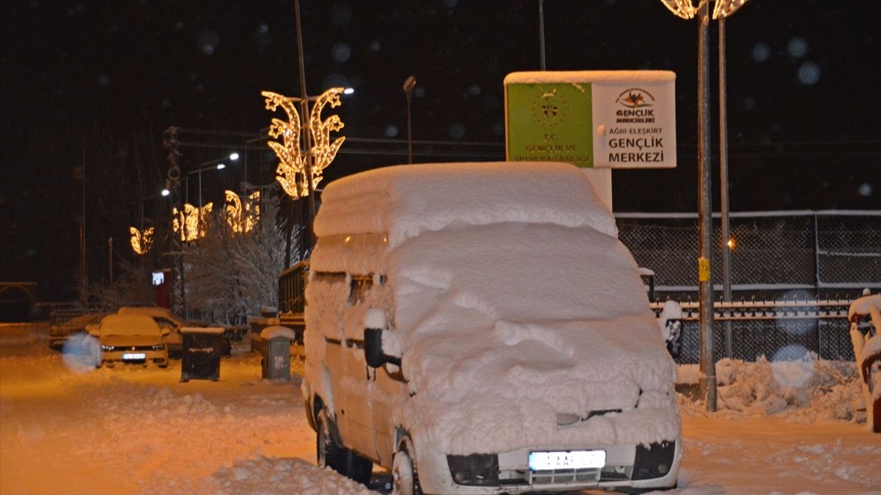 Ağrı, Tunceli ve Kars’ta Kar Yağışı Ulaşımı Olumsuz Etkiledi