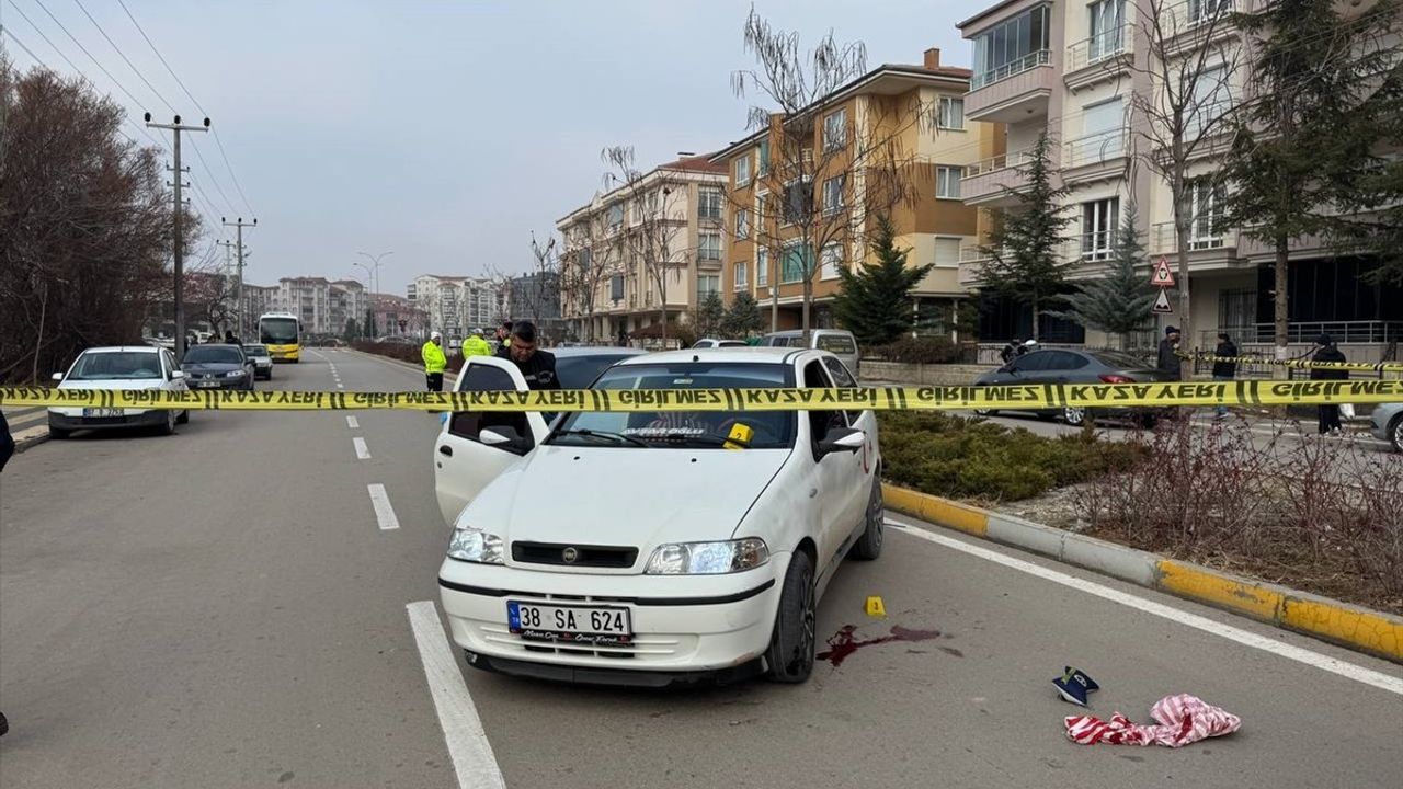 Aksaray'da Bıçaklı Kavga: 1 Kişi Ağır Yaralandı