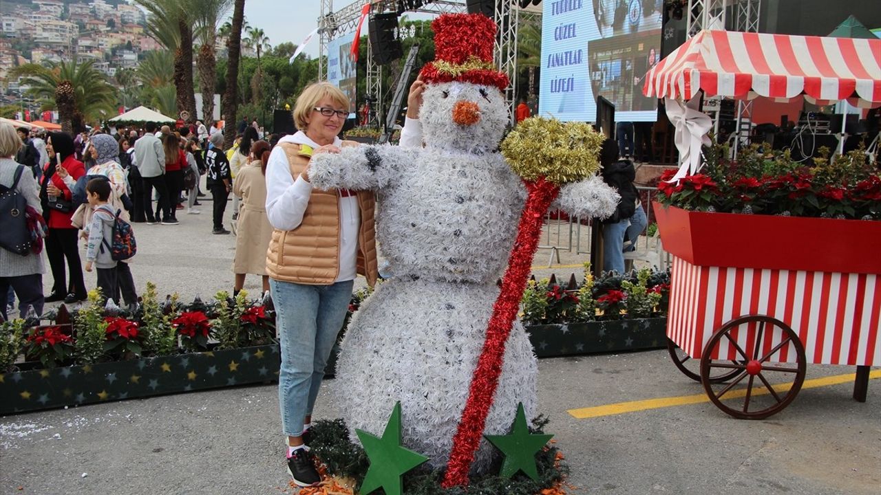 Alanya'da 14. Uluslararası Yeni Yıl Pazarı Coşkuyla Başladı