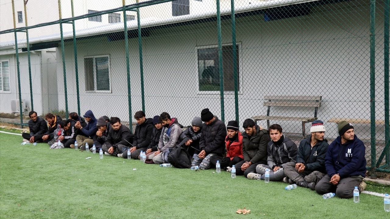 Amasya'da Yol Kontrolünde 20 Düzensiz Göçmen Yakalandı