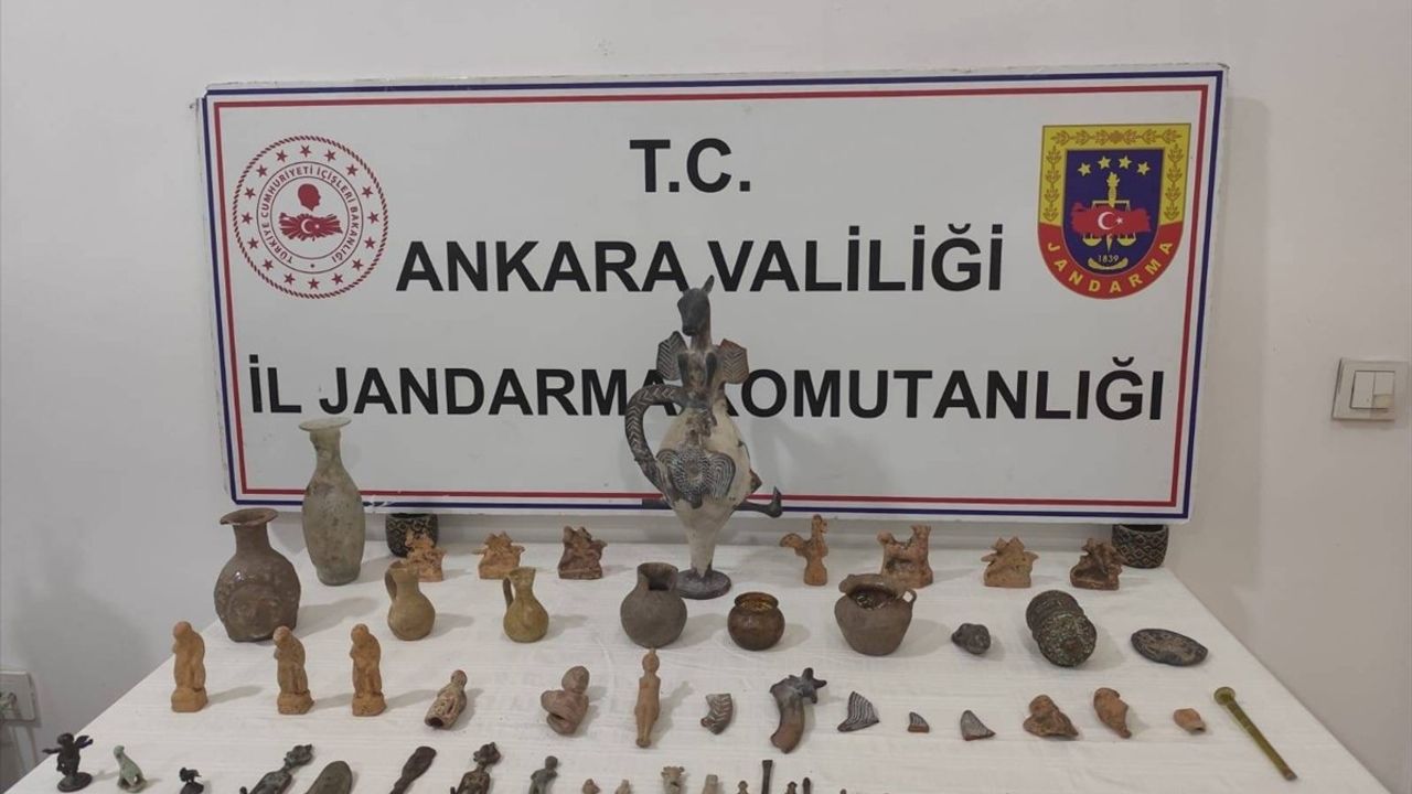 Ankara'da Tarihi Eser Kaçakçılığı Operasyonu: 69 Obje Ele Geçirildi