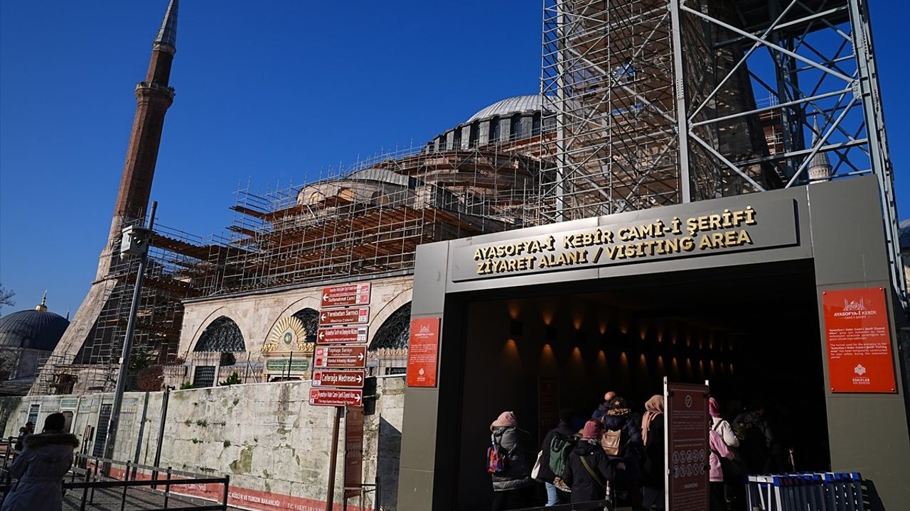 Ayasofya'nın Kubbesi Restorasyon İçin Sökülüyor