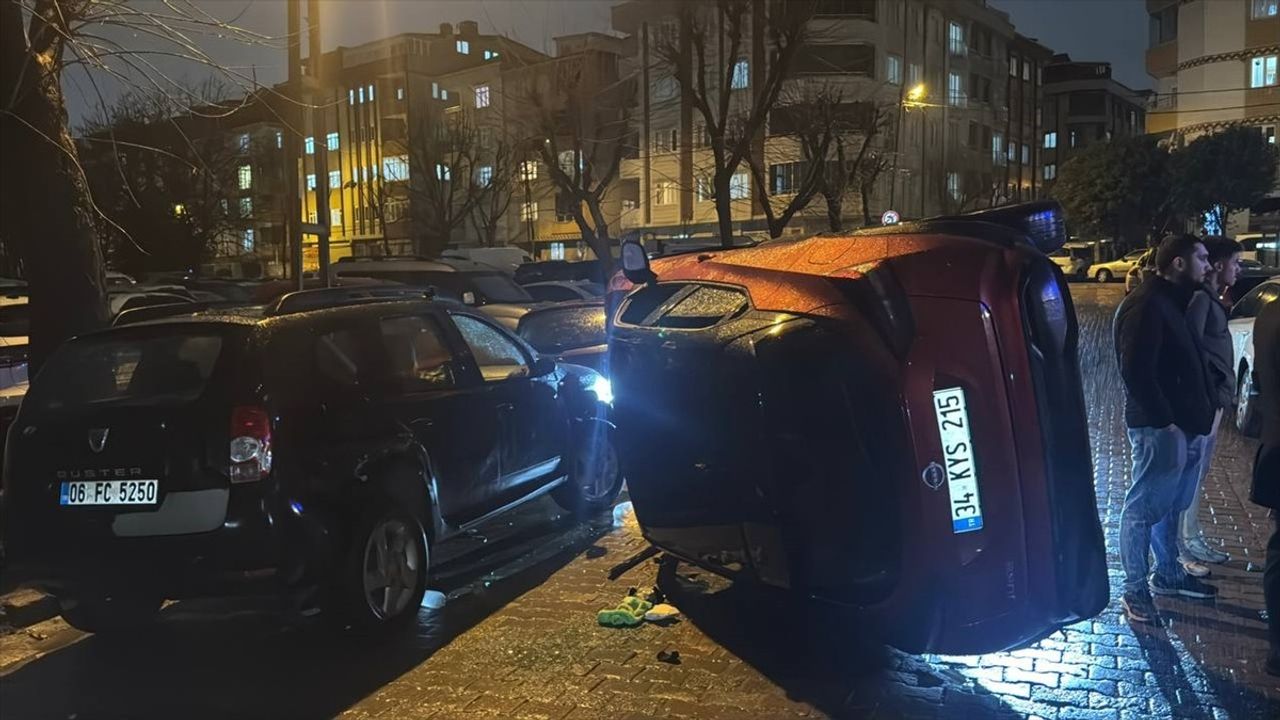 Bahçelievler'de Kedi Mağduriyeti: Cip Devrildi, İki Araç Hasar Gördü