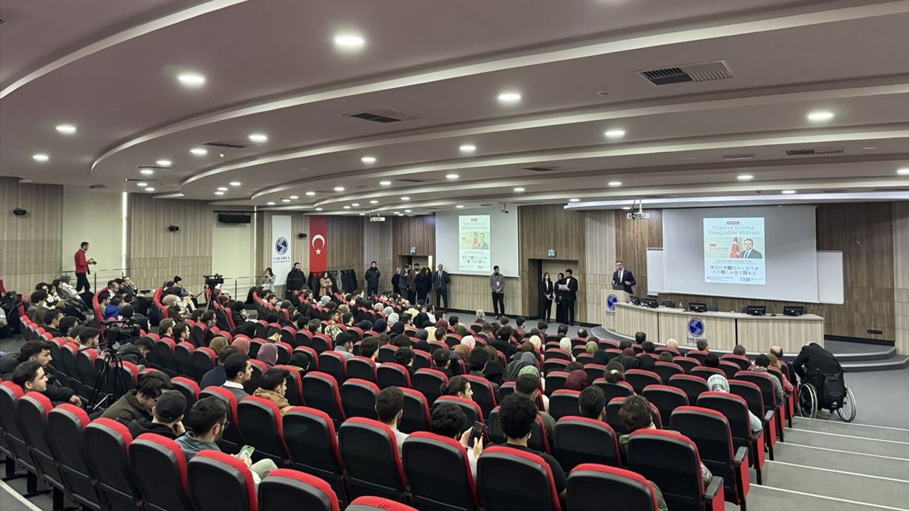 Bakan Yardımcısı Eminoğlu, Sakarya'da Gençlerle Bir Araya Geldi