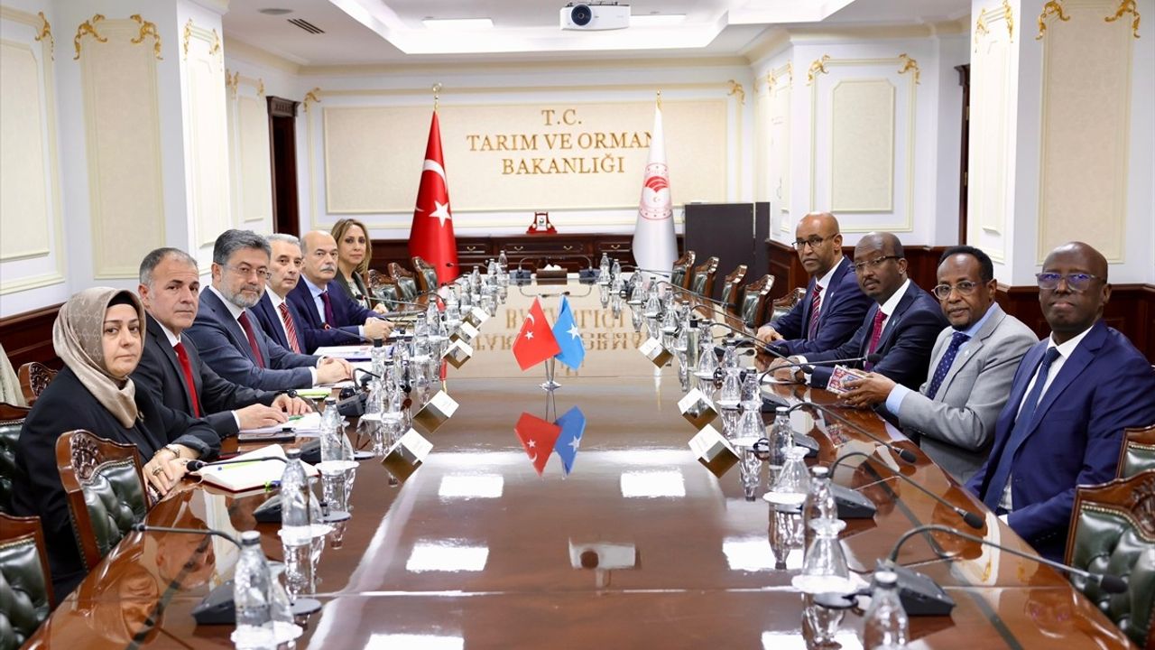Bakan Yumaklı, Somali ile Balıkçılıkta İşbirliğini Geliştiriyor