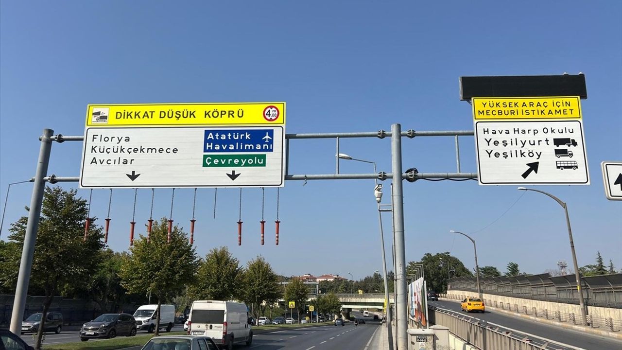 Bakırköy'deki Alt Geçitte Güvenlik İçin Yol Kotunun Düşürülmesine Başlandı