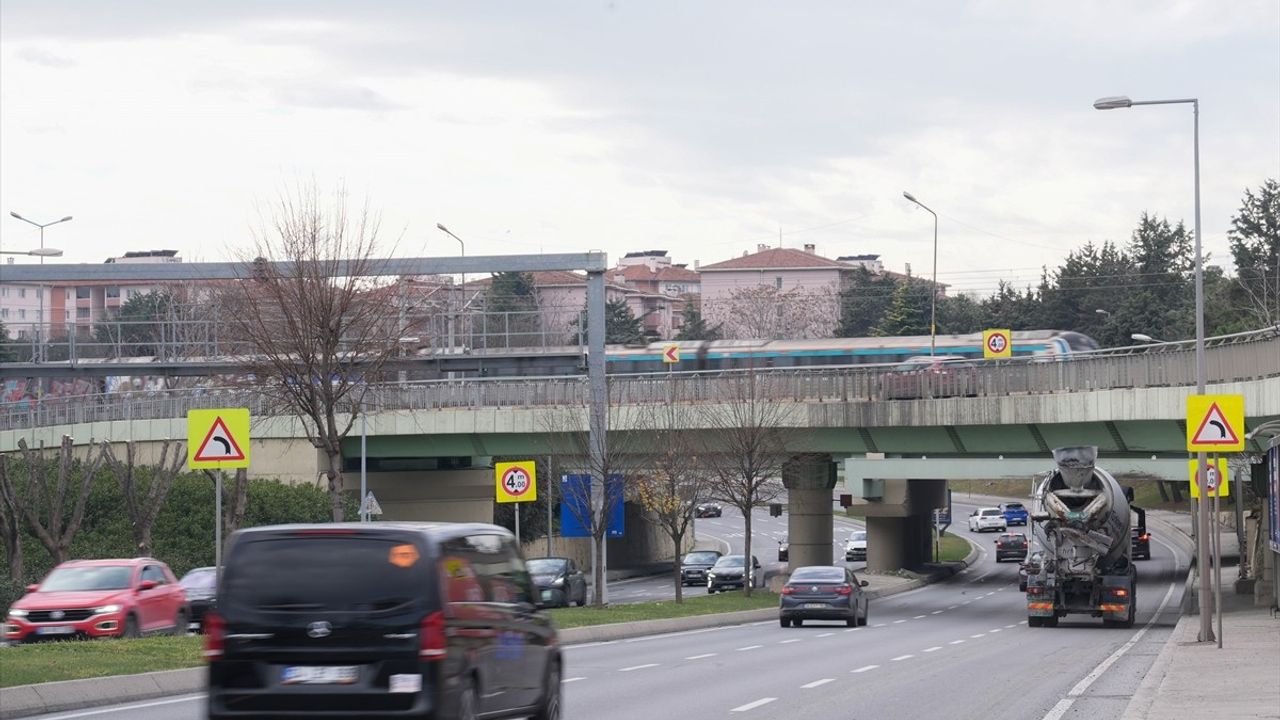 Bakırköy'deki Tehlikeli Alt Geçit İçin Tır Sürücülerine Uyarı