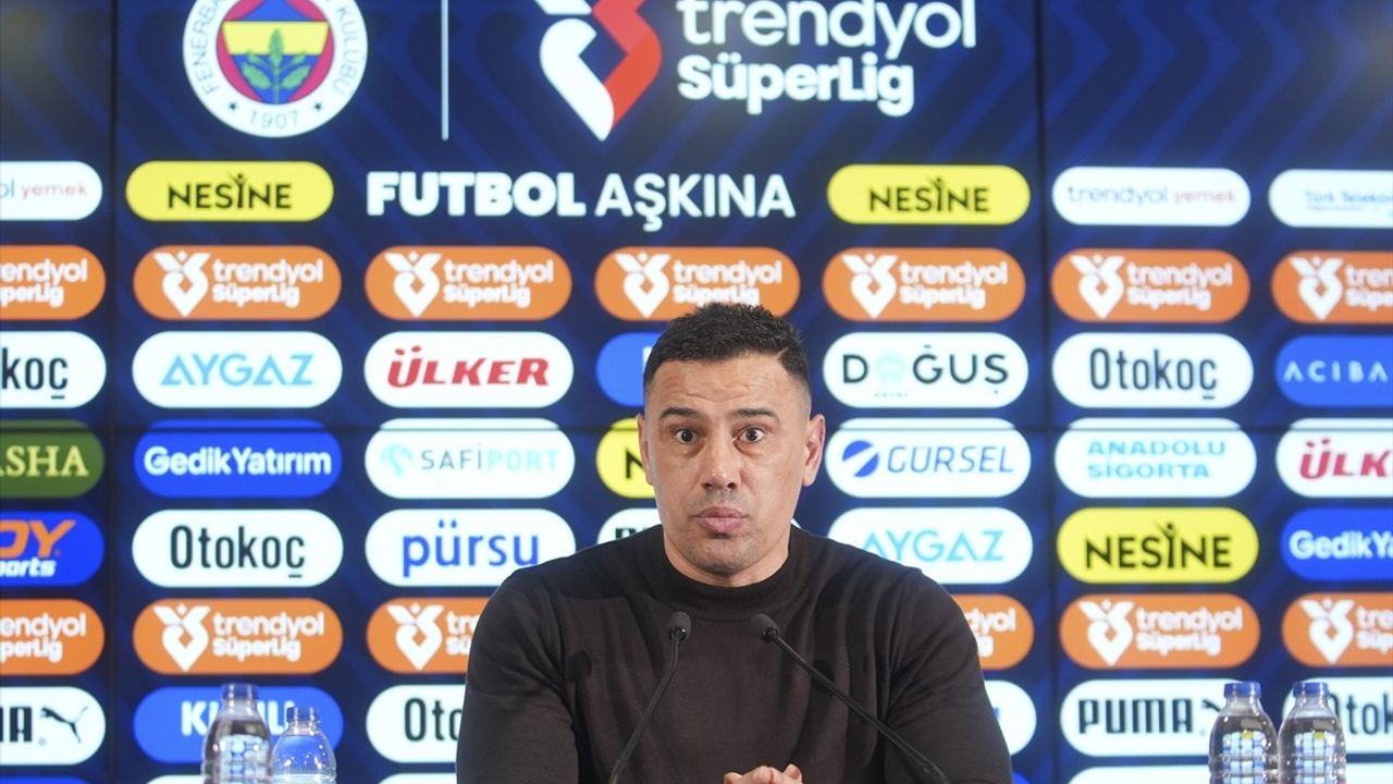 Başakşehir Teknik Direktörü Çağdaş Atan'dan Fenerbahçe Maçı Değerlendirmesi: "Takviye Yapmayı Düşünüyoruz"