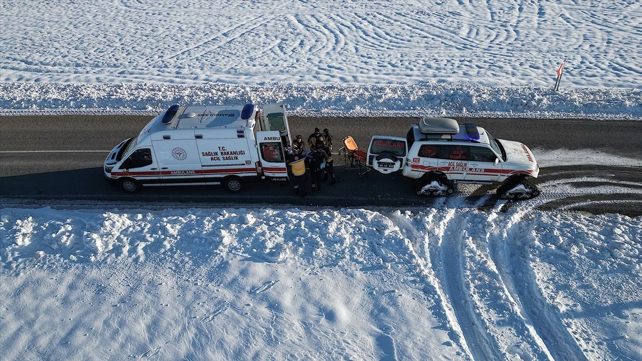 Bayburt’ta Paletli Ambulanslarla Karnaval: Zorlu Kış Koşullarında 112 Acil Sağlık Ekipleri Görevde