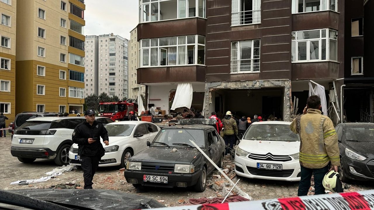 Beylikdüzü'nde Patlama: Yaralılar Hastaneye Kaldırıldı, Bir Kişi Kayboldu