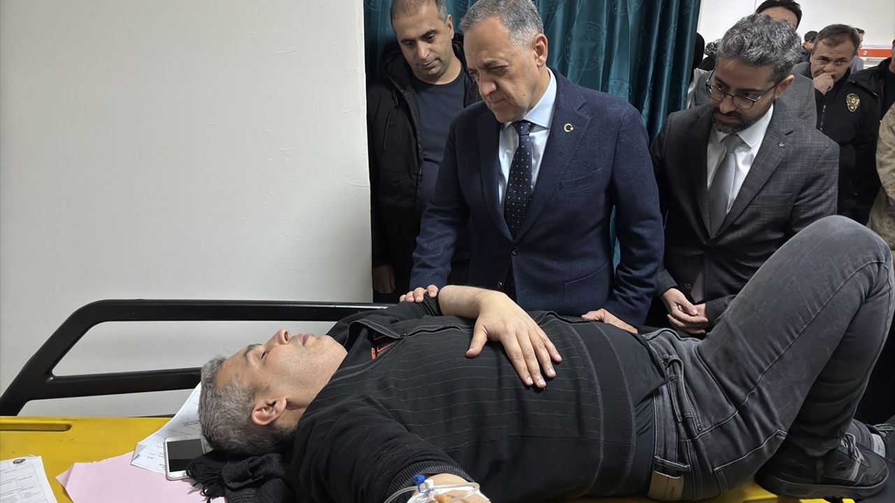 Bingöl'de Otobüs Devrildi: 2 Ölü, 17 Yaralı