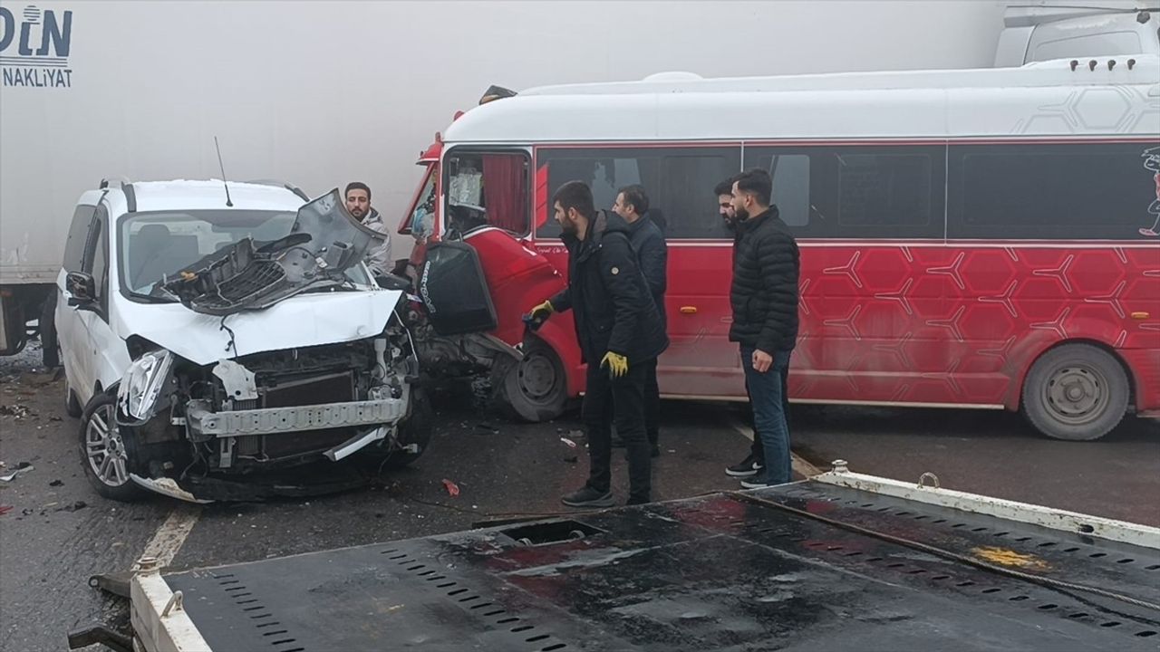 Bitlis'te 23 Araçlı Zincirleme Trafik Kazası: 31 Yaralı