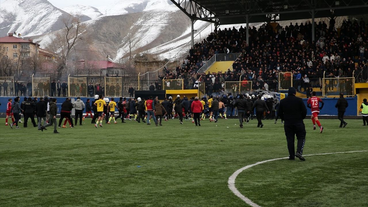 Bitlis'te Amatör Lig Maçında Kavga İhbarı