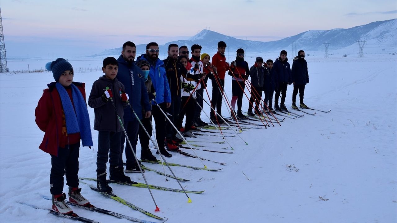Bitlisli Kayakçılar Soğuk Havalara Rağmen Hedeflerine Kilitlendi