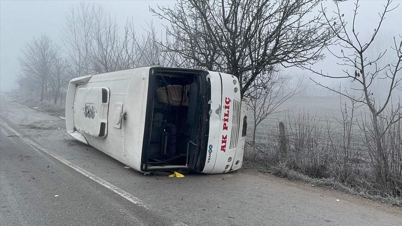 Bolu'da Servis Midibüsü Devrildi: 9 Yaralı