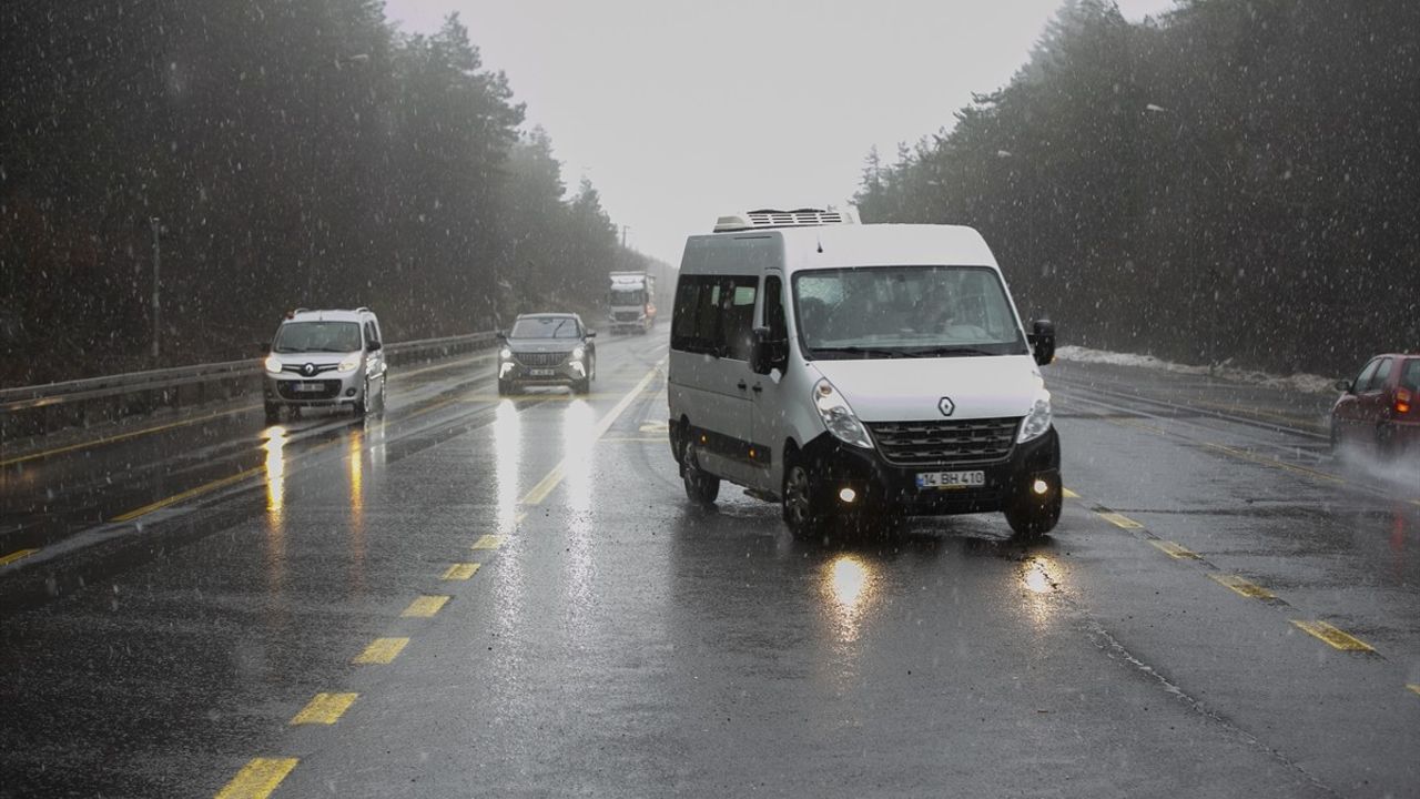 Bolu Dağı'nda Kar Yağışı Etkili Olmaya Başladı